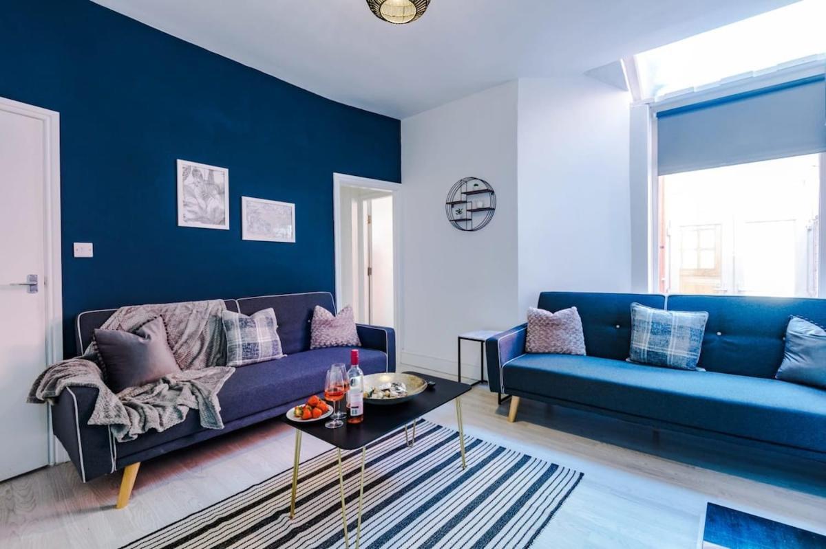 Large 4 Bedroom Home With Free Parking Near Mediacityuk 曼彻斯特 外观 照片