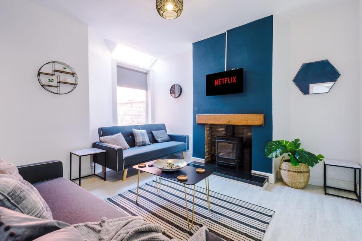 Large 4 Bedroom Home With Free Parking Near Mediacityuk 曼彻斯特 外观 照片