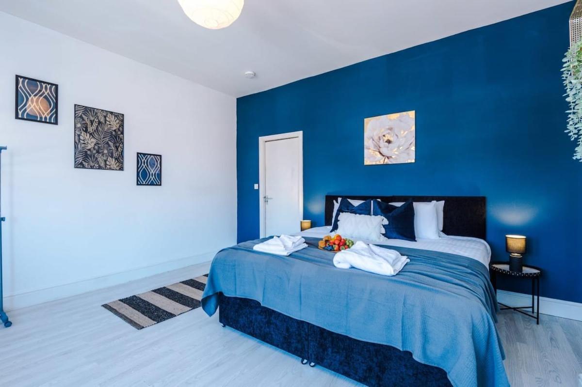 Large 4 Bedroom Home With Free Parking Near Mediacityuk 曼彻斯特 外观 照片