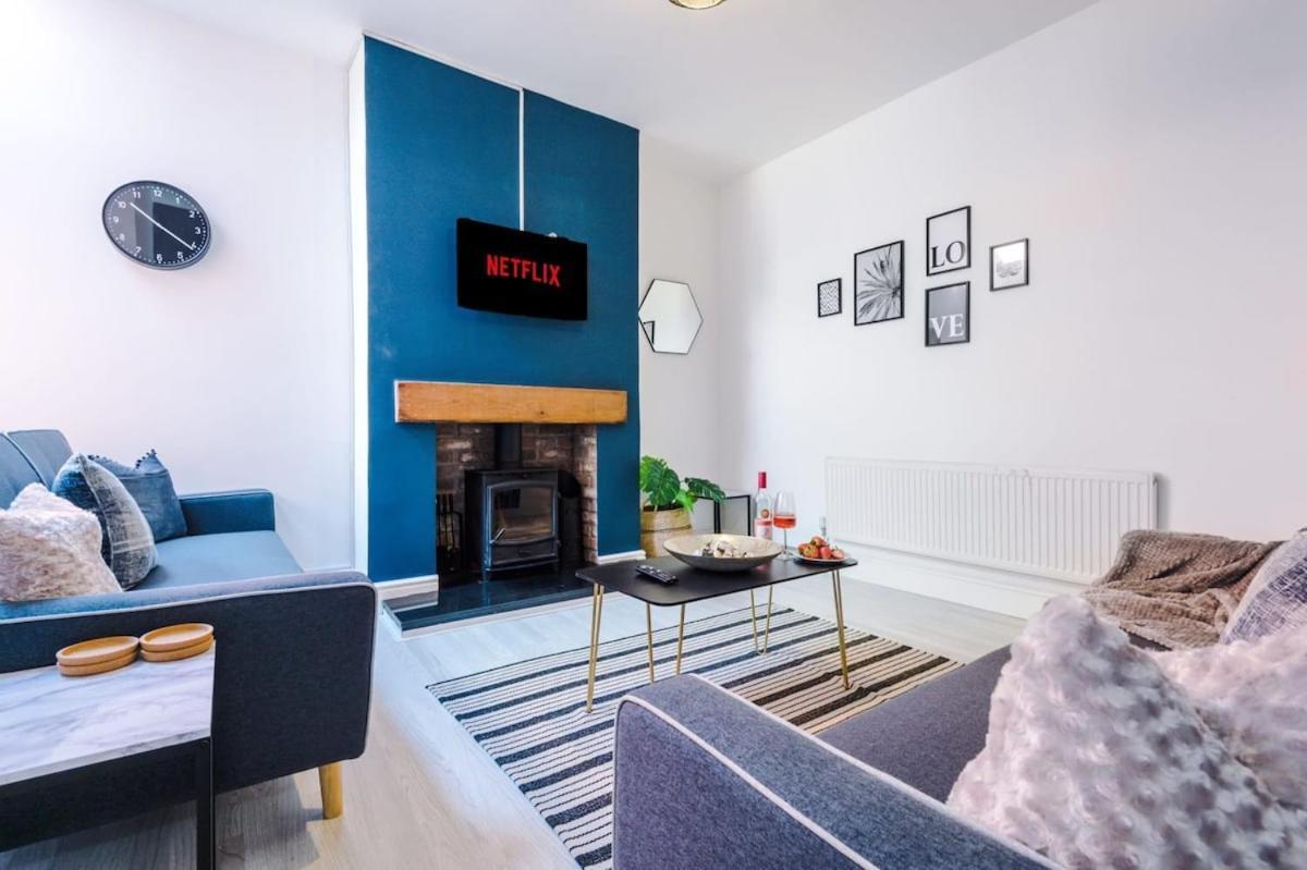 Large 4 Bedroom Home With Free Parking Near Mediacityuk 曼彻斯特 外观 照片