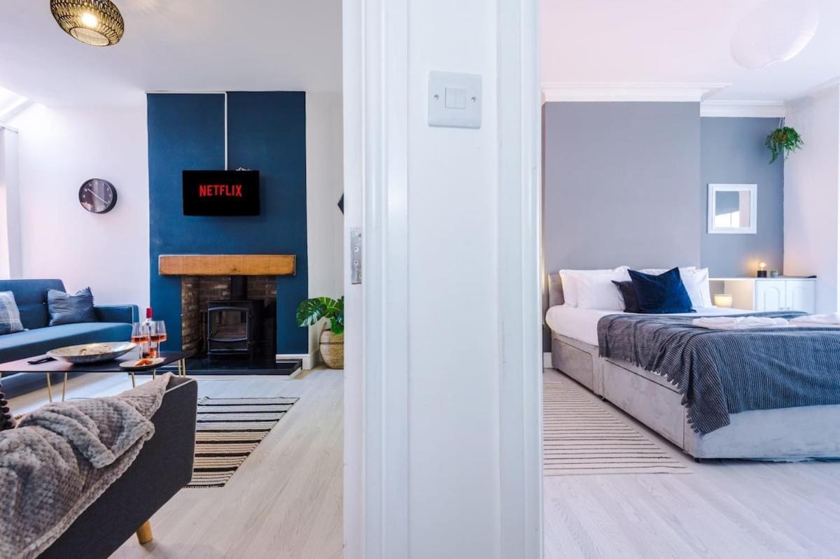 Large 4 Bedroom Home With Free Parking Near Mediacityuk 曼彻斯特 外观 照片